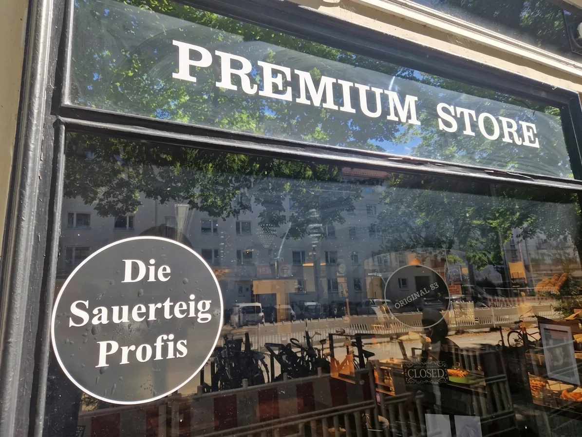 Schaufenster der Sauerteig Profis im Lehmweg 53, Hamburg-Eppendorf